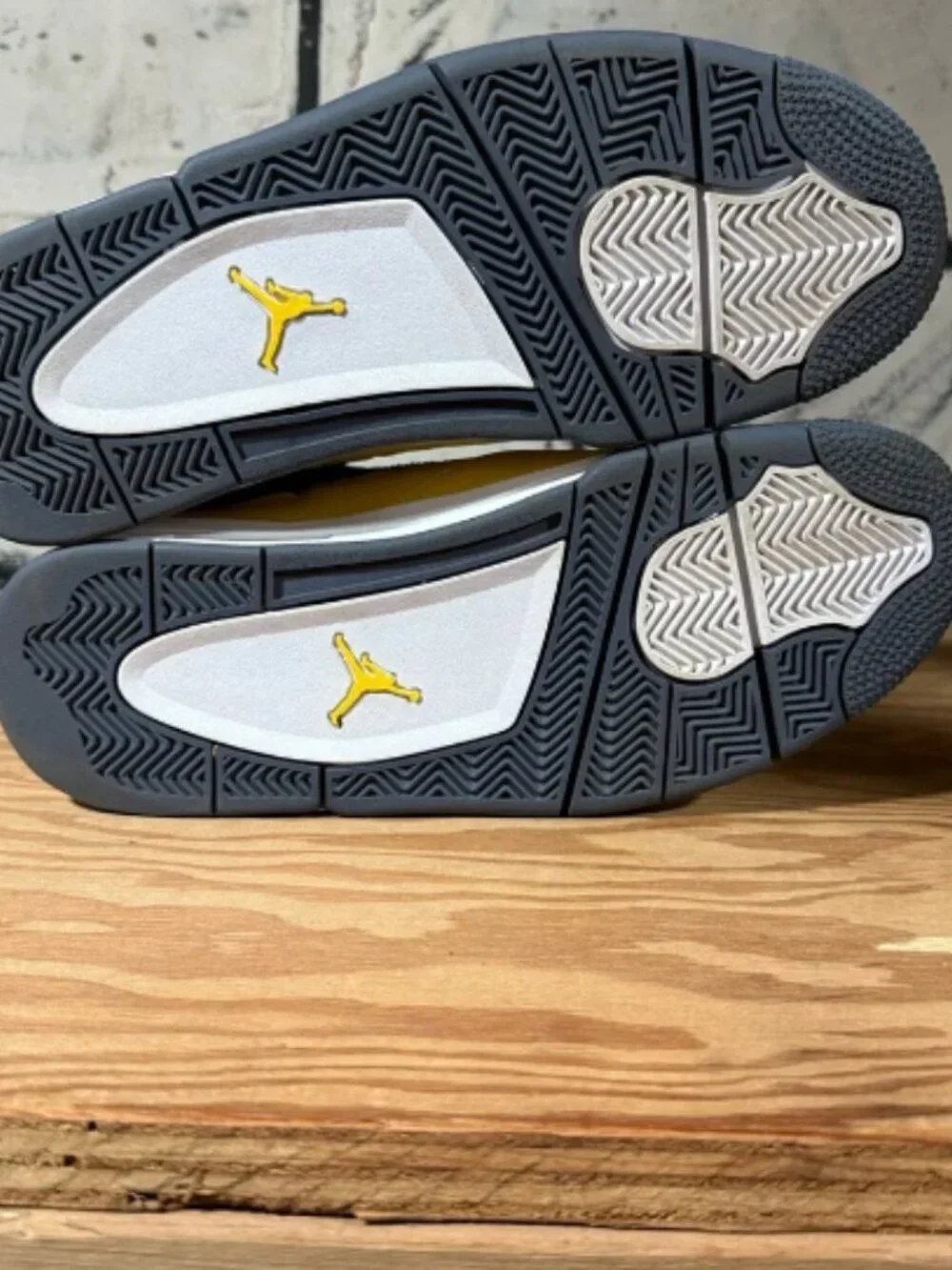 Air Jordan 4 Retro Lightning (2021) Yellow
